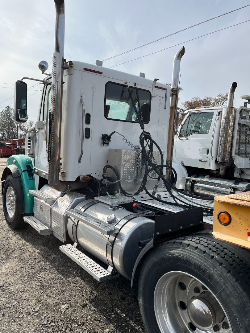 2013 FREIGHTLINER Coronado 122SD - Image 4